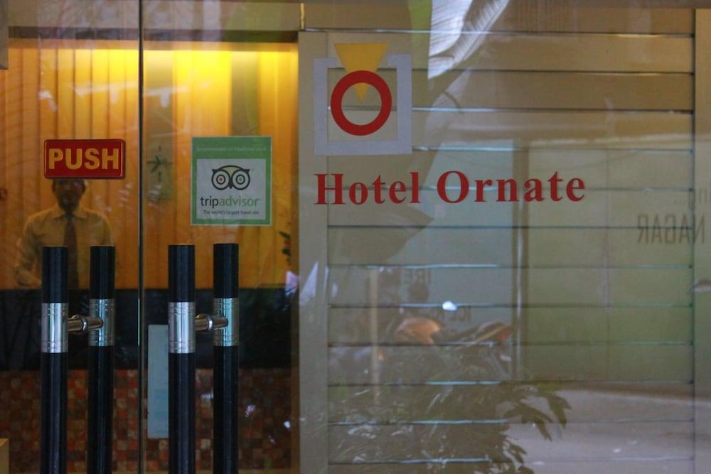 Hotel Ornate Дакка Екстер'єр фото